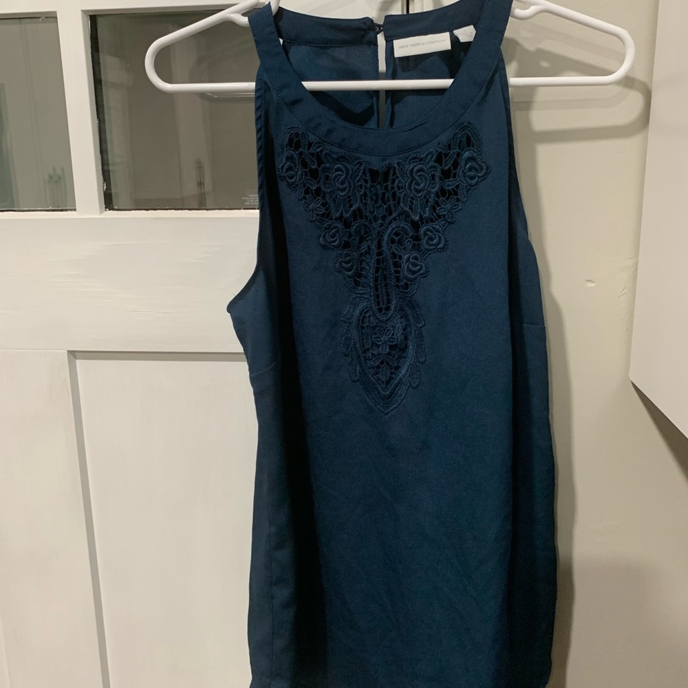 New York & Company navy blue sleeveless dress blouse - size medium